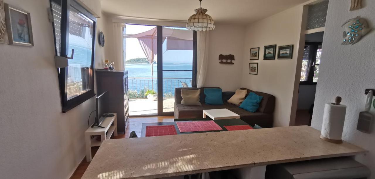 Holiday Home Прижба Экстерьер фото